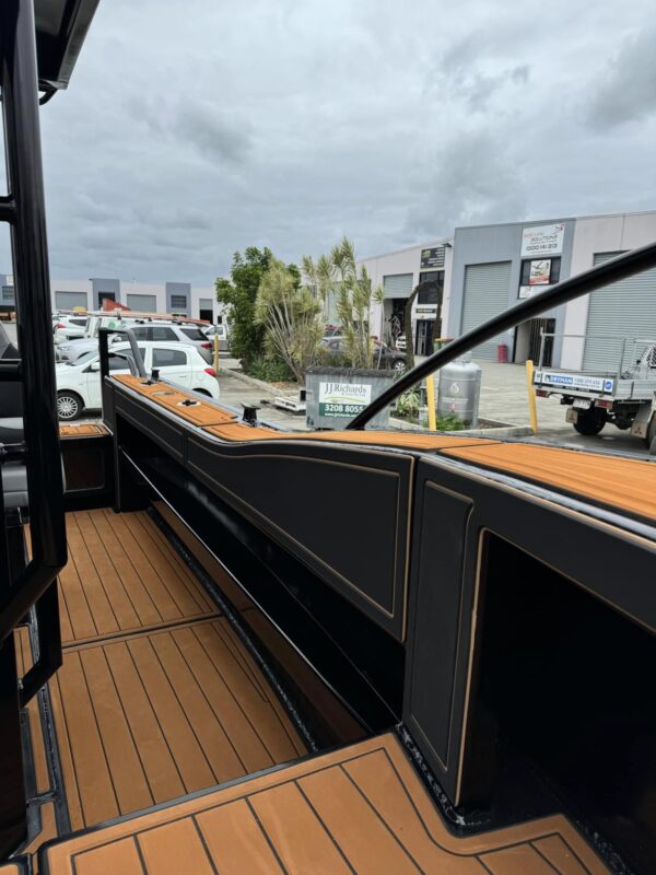 6.25m Centre Console - Image 8