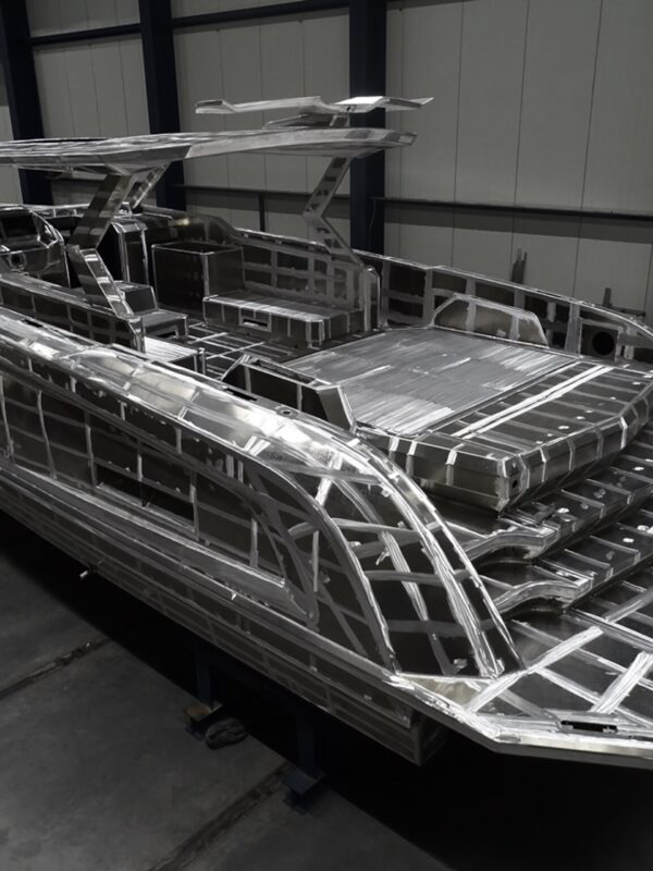 15m+ Yacht
