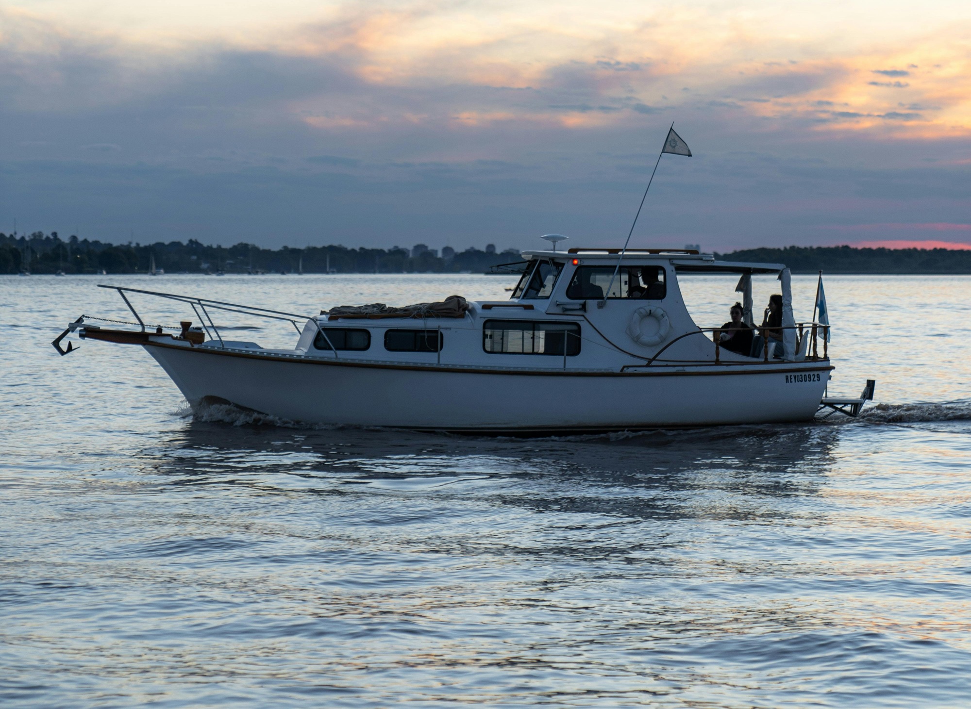 What is the Difference Between a Sports Cab and a Centre Console Boat?