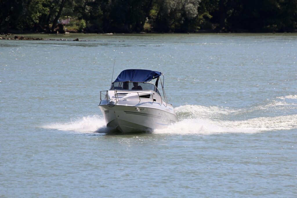 Centre Console Boat vs Sports Cab