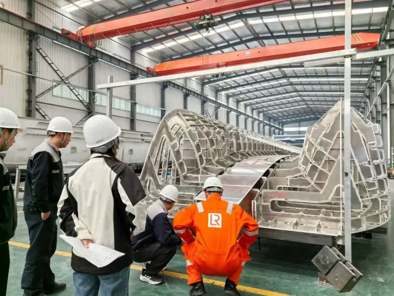 Aluminium hull frames and inspection in the factory