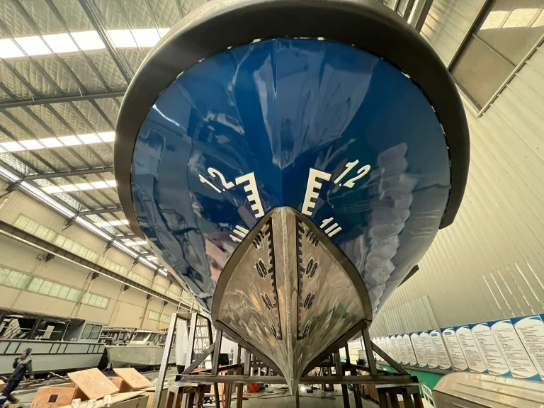Bow and keel of a navy plate aluminium hull