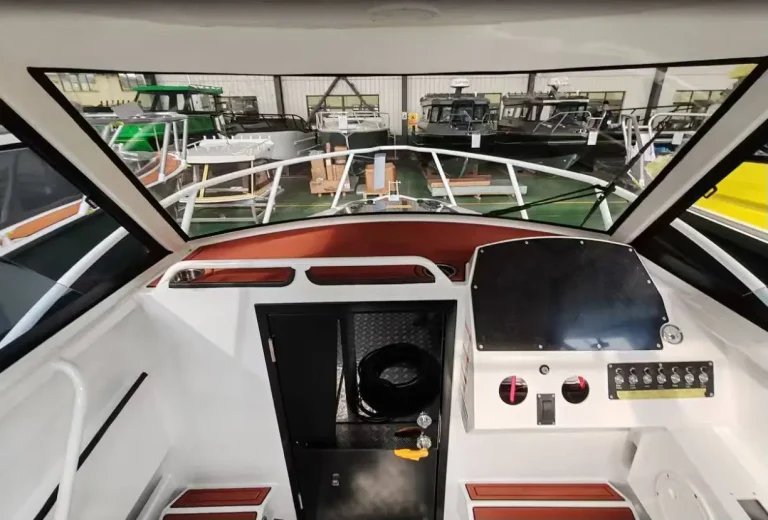 Console and dash inside a plate aluminium boat