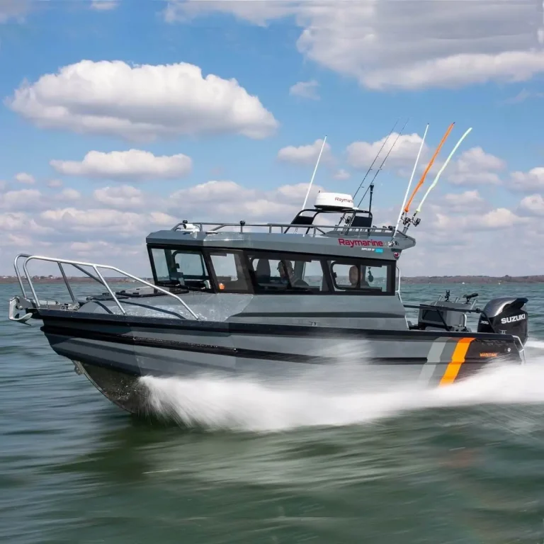 Hardtop plate aluminium fishing boat throwing spray at speed