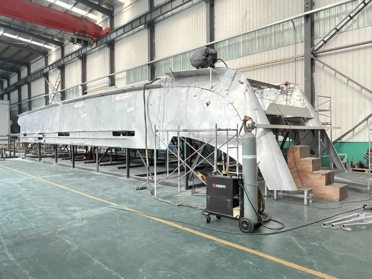 Large plate aluminium vessel under construction
