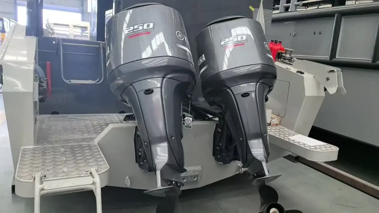 Outboards and boarding platform during rigging