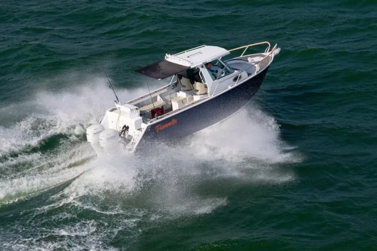 Plate aluminium boat punching through offshore chop