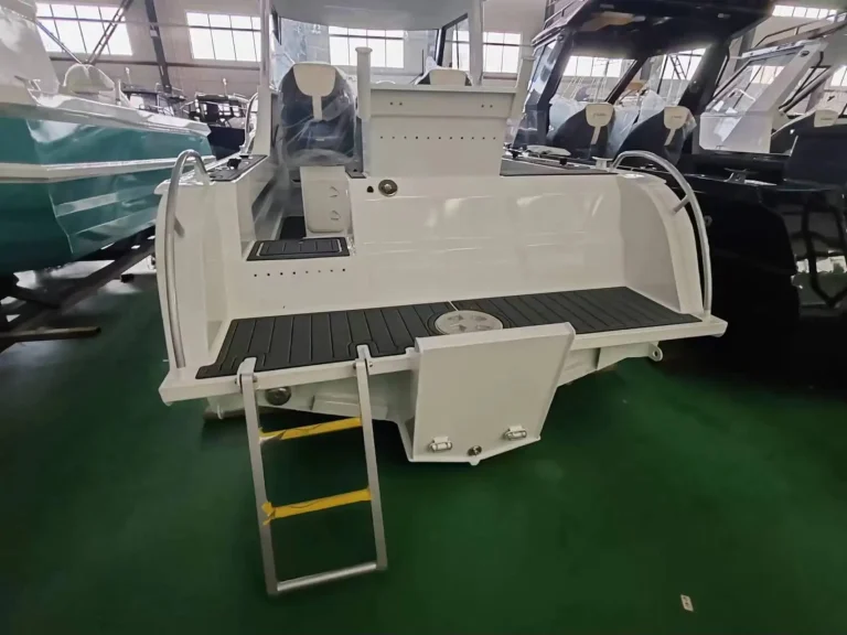Plate aluminium boat with boarding ladder under fit out
