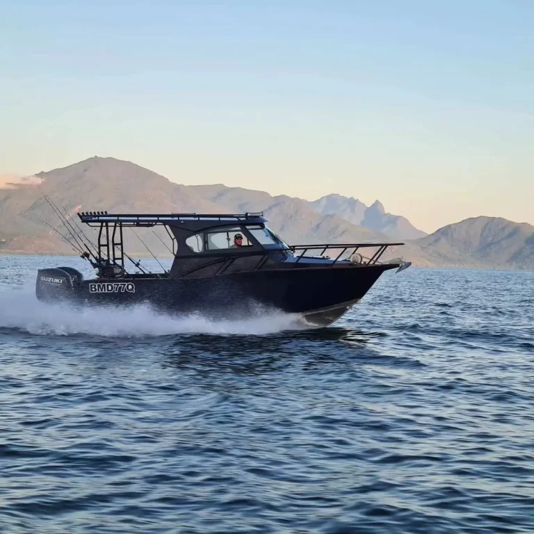 Plate aluminium cabin boat running below the ranges