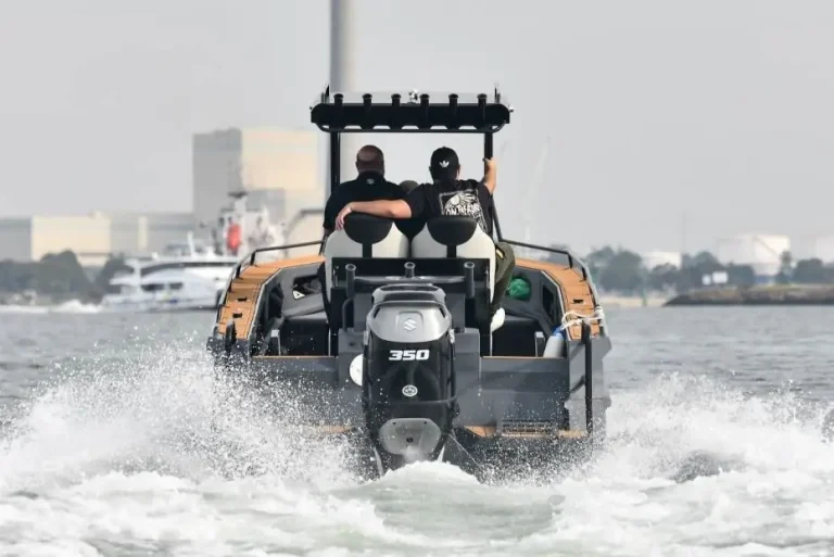Plate aluminium centre console at speed with a 250 outboard