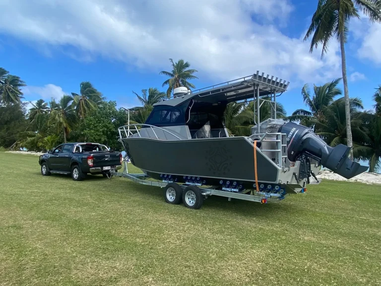 Plate aluminium centre console on a trailer under palms
