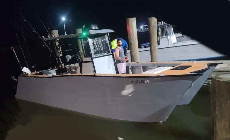 Plate aluminium centre console rigged for night fishing