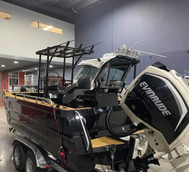 Plate aluminium centre console with Evinrude outboard