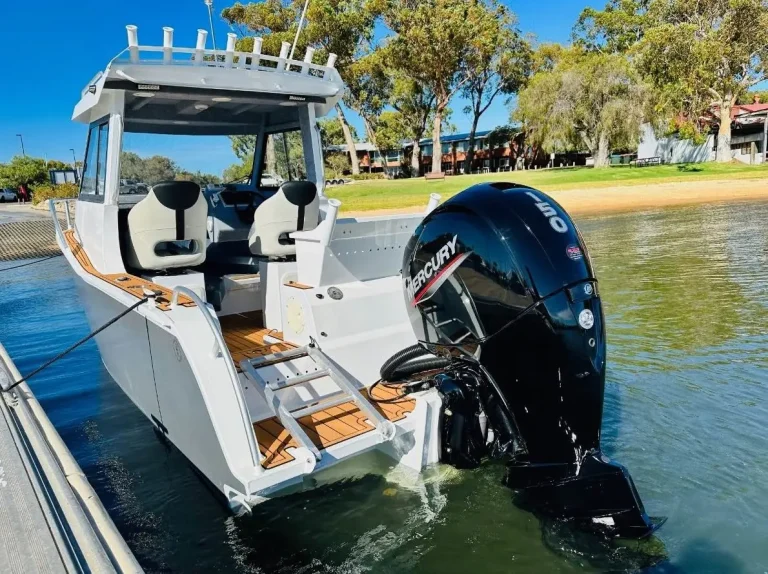 Plate aluminium centre console with outboard at a jetty