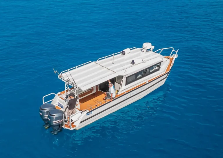 Plate aluminium charter boat on clear blue water