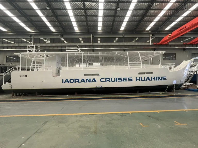 Plate aluminium cruise boat for a charter operator