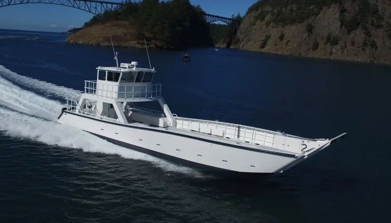 Plate aluminium landing craft running at speed