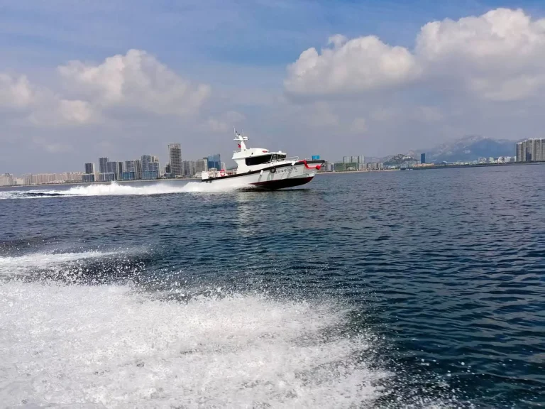 Plate aluminium patrol boat running in a harbour