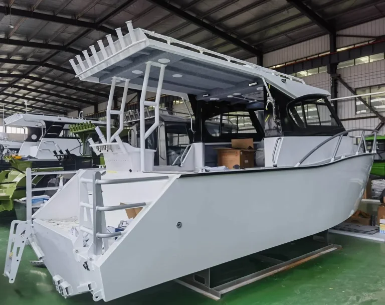Plate aluminium work boat with hardtop and bow ramp