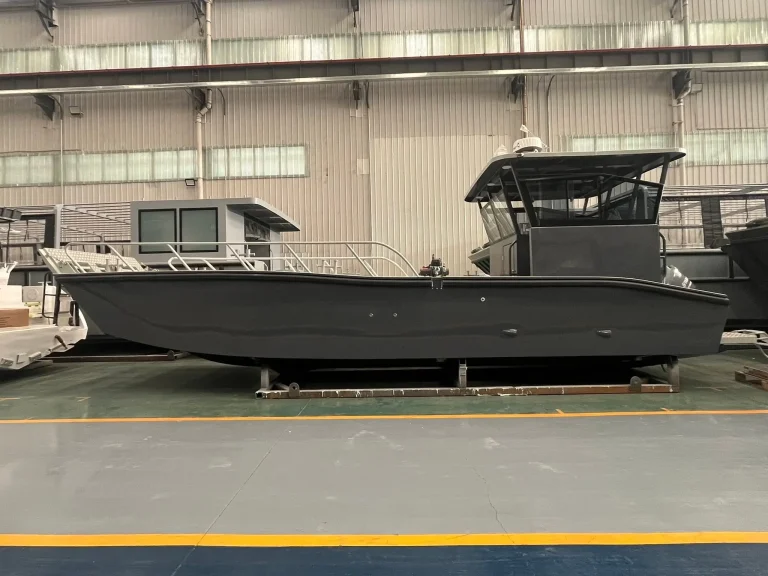 Plate aluminium work boat with wheelhouse in the factory
