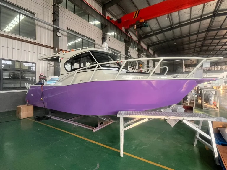 Purple hulled plate aluminium boat in the factory