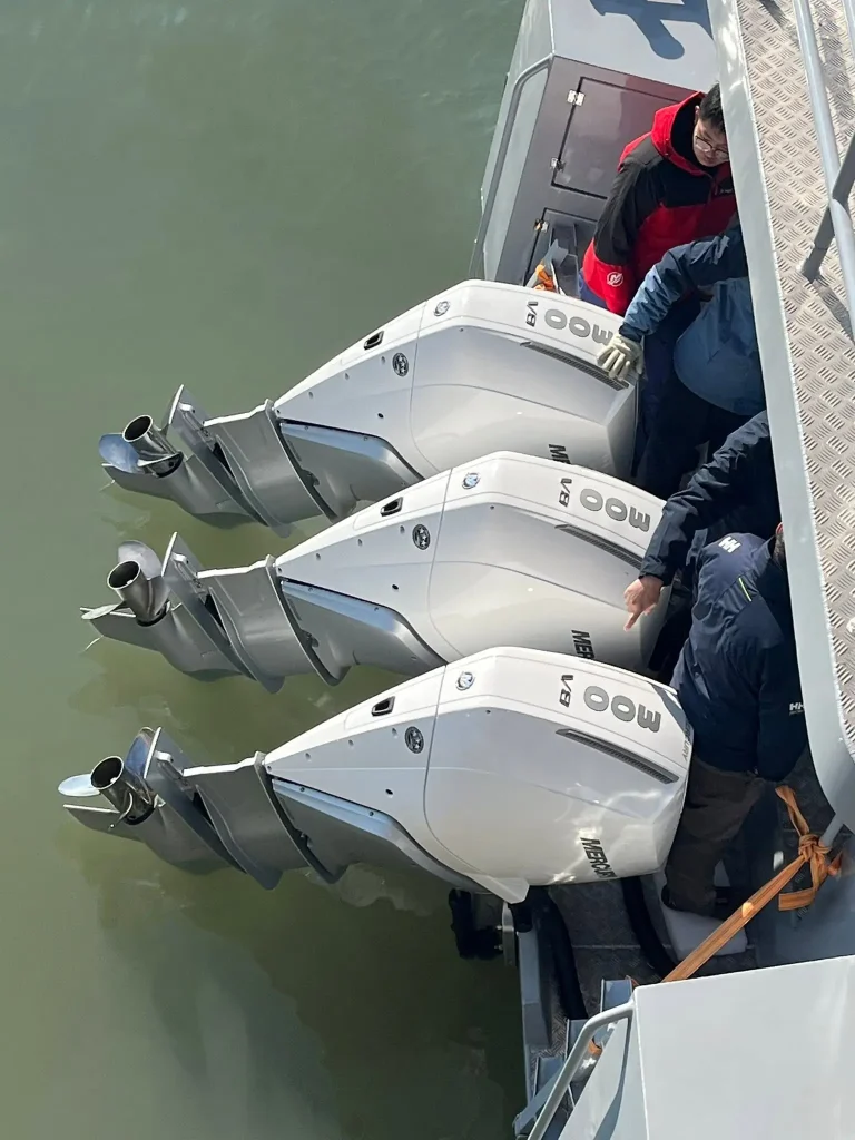 Quad outboards fitted to a plate aluminium transom