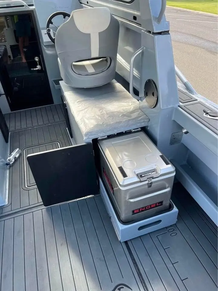 Rear deck with esky and teak look flooring
