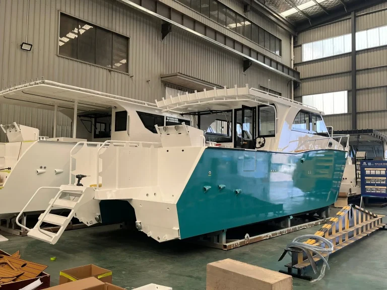 Teal plate aluminium hull under fit out