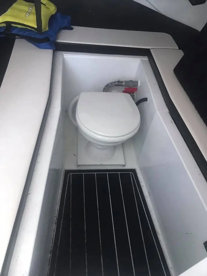 Toilet compartment in the bow of a cabin boat
