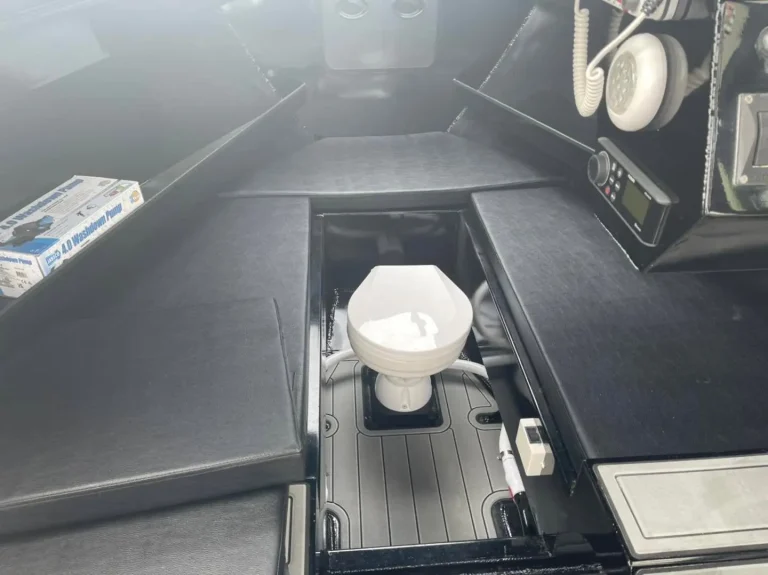 Toilet compartment under the bow of a cabin boat