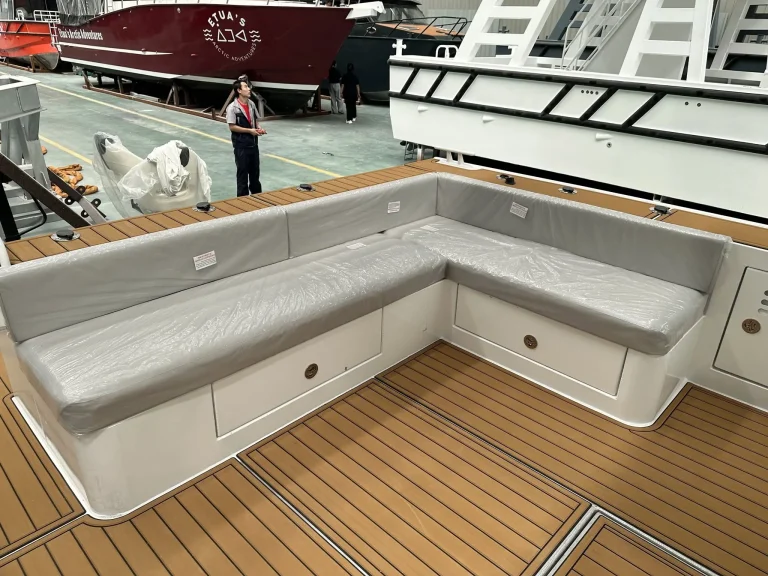 Wraparound cockpit lounge with teak look flooring