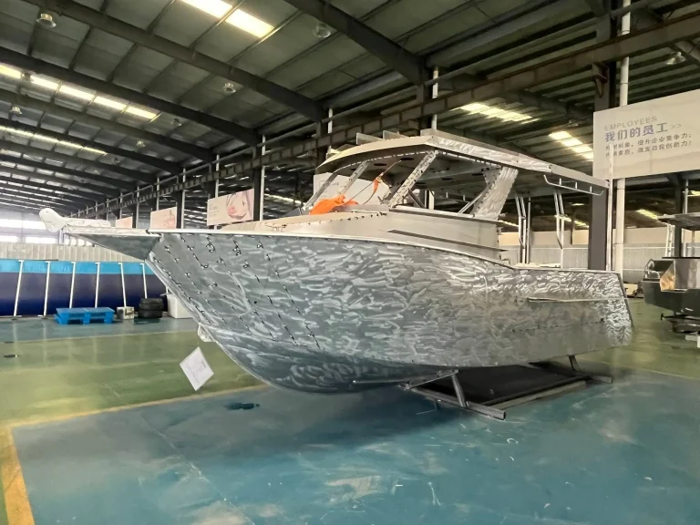 Wrapped plate aluminium cruiser in the factory